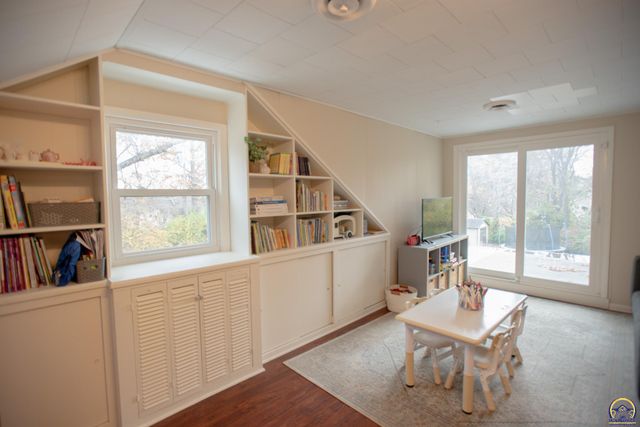 2323 SW 20th ST, Topeka, KS 66604