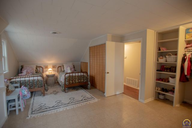 2323 SW 20th ST, Topeka, KS 66604