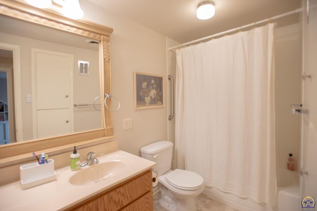 2323 SW 20th ST, Topeka, KS 66604