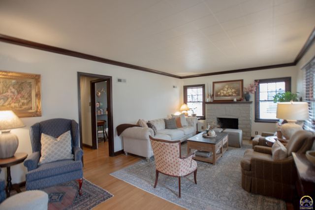 2323 SW 20th ST, Topeka, KS 66604