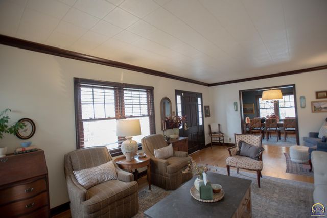 2323 SW 20th ST, Topeka, KS 66604