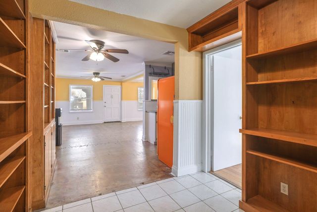 205 E Lola DR, Austin, TX 78753