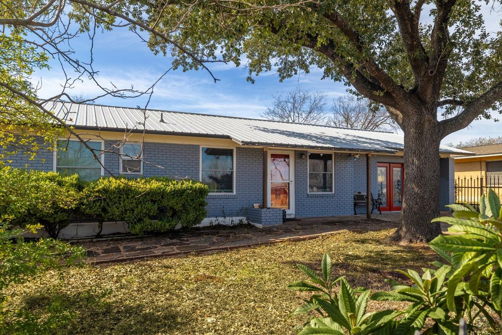 205 E Lola DR, Austin, TX 78753