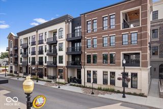 41 N Rangeline Road UNIT 3, Carmel, IN 46032