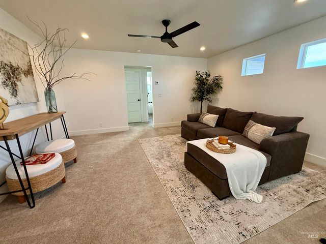 1962 E Presidential Dr, Meridian, ID 83642