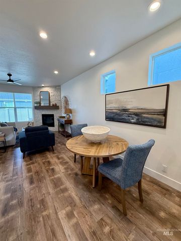 1962 E Presidential Dr, Meridian, ID 83642