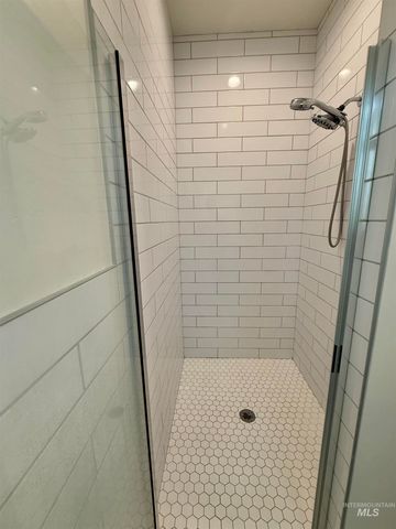 1962 E Presidential Dr, Meridian, ID 83642