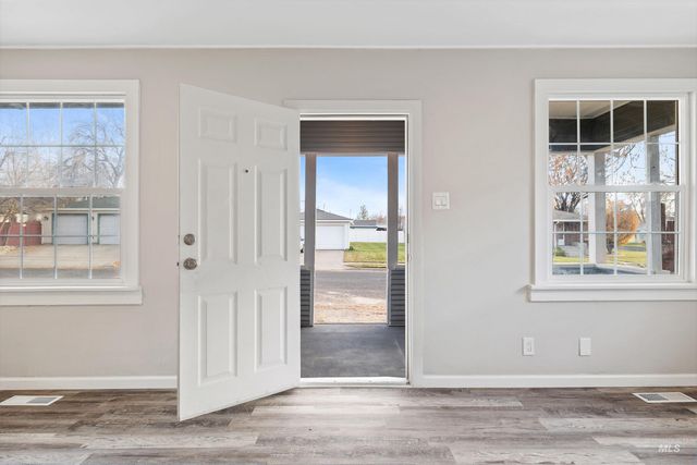 617 Eden St N, Twin Falls, ID 83301