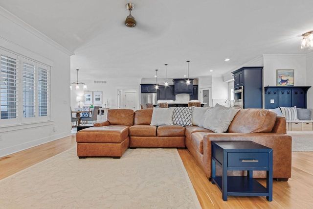 833 Red Hawk DRIVE, Walworth, WI 53184