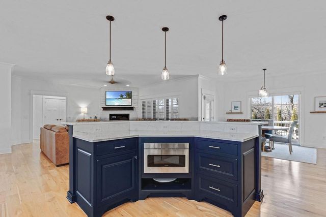 833 Red Hawk DRIVE, Walworth, WI 53184