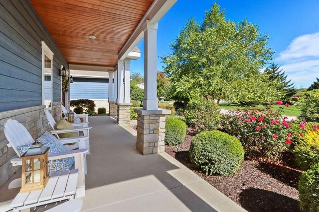 833 Red Hawk DRIVE, Walworth, WI 53184