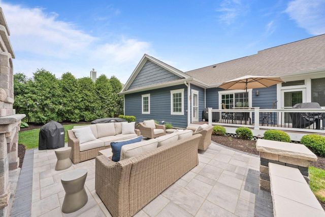833 Red Hawk DRIVE, Walworth, WI 53184
