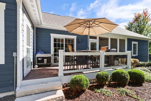 833 Red Hawk DRIVE, Walworth, WI 53184