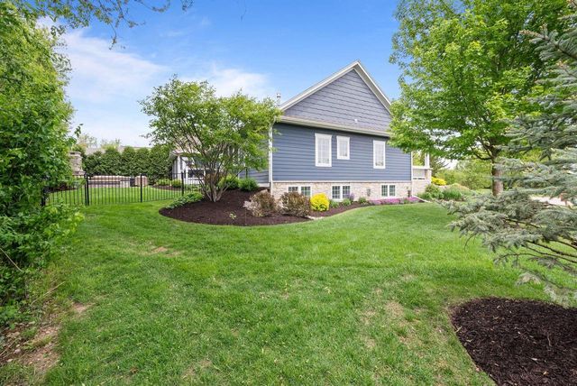 833 Red Hawk DRIVE, Walworth, WI 53184