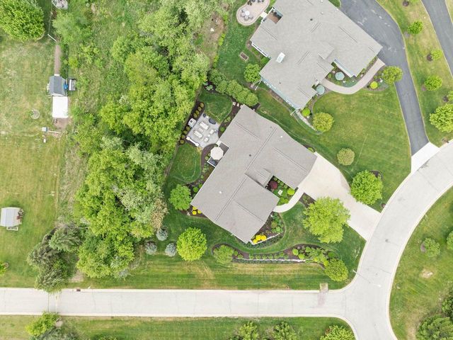 833 Red Hawk DRIVE, Walworth, WI 53184