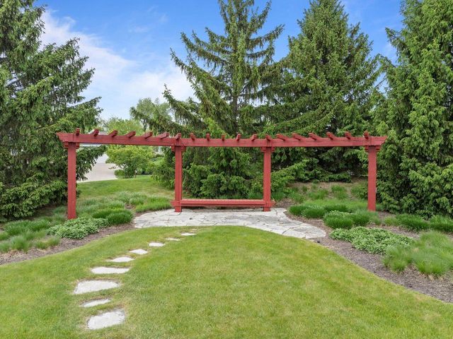 833 Red Hawk DRIVE, Walworth, WI 53184
