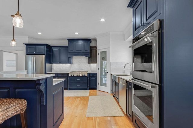 833 Red Hawk DRIVE, Walworth, WI 53184