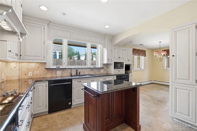 145 Wisteria Drive, Oakwood, OH 45419