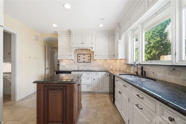145 Wisteria Drive, Oakwood, OH 45419