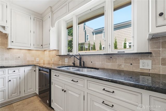 145 Wisteria Drive, Oakwood, OH 45419