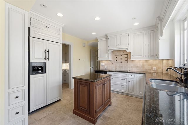 145 Wisteria Drive, Oakwood, OH 45419
