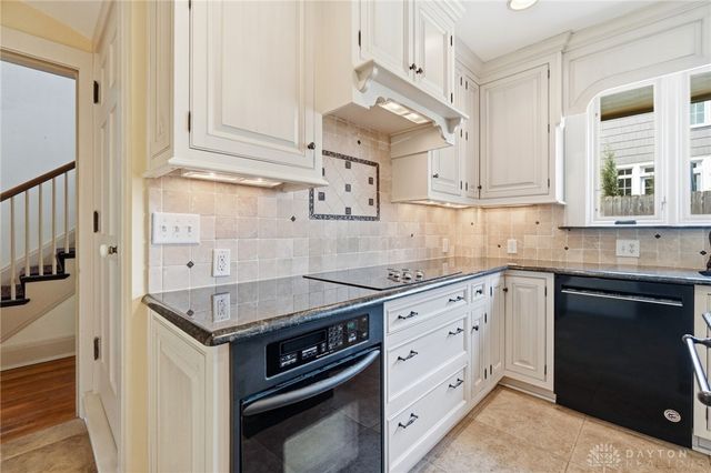 145 Wisteria Drive, Oakwood, OH 45419