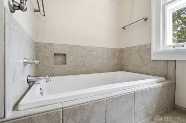 145 Wisteria Drive, Oakwood, OH 45419