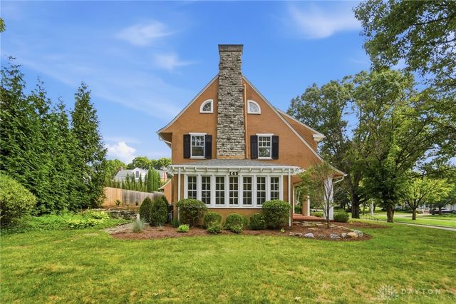 145 Wisteria Drive, Oakwood, OH 45419