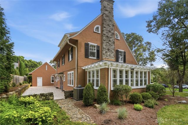 145 Wisteria Drive, Oakwood, OH 45419