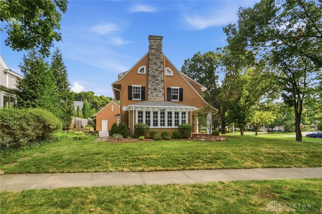 145 Wisteria Drive, Oakwood, OH 45419