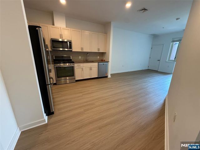 2050 Central Road 801, Fort Lee, NJ 07024