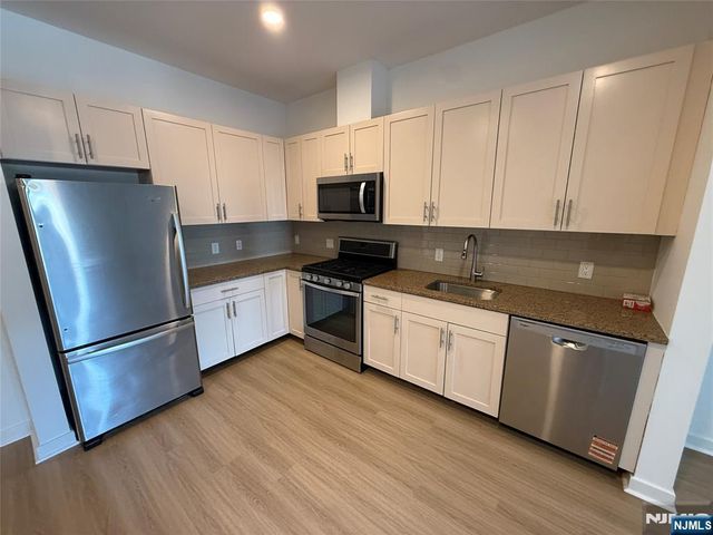 2050 Central Road 801, Fort Lee, NJ 07024