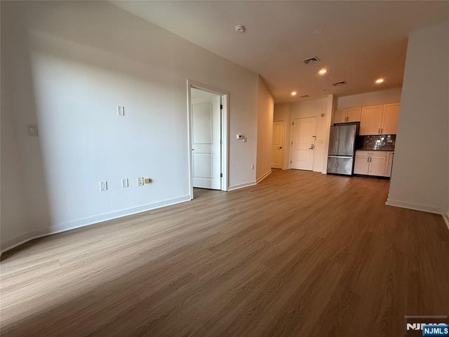 2050 Central Road 801, Fort Lee, NJ 07024