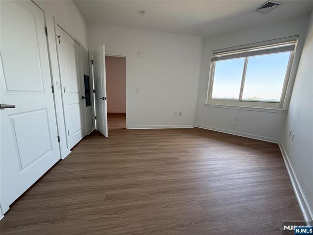 2050 Central Road 801, Fort Lee, NJ 07024