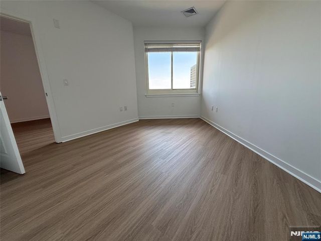 2050 Central Road 801, Fort Lee, NJ 07024