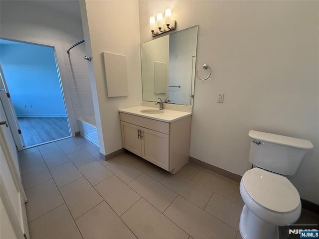 2050 Central Road 801, Fort Lee, NJ 07024