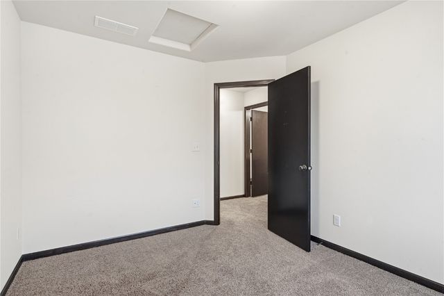 1825 Rosehill Drive SW, Cedar Rapids, IA 52404