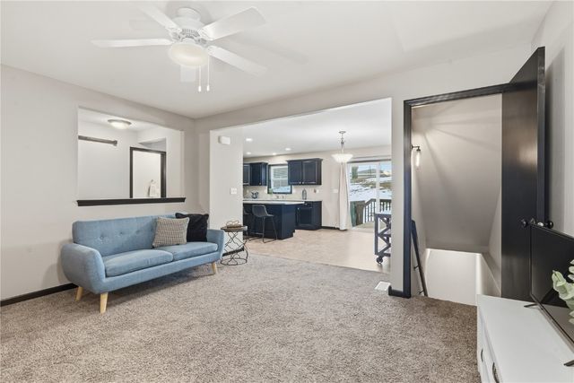 1825 Rosehill Drive SW, Cedar Rapids, IA 52404