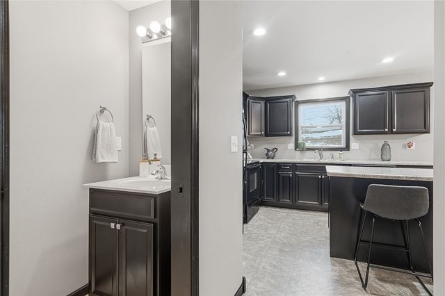 1825 Rosehill Drive SW, Cedar Rapids, IA 52404