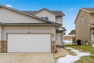 1825 Rosehill Drive SW, Cedar Rapids, IA 52404
