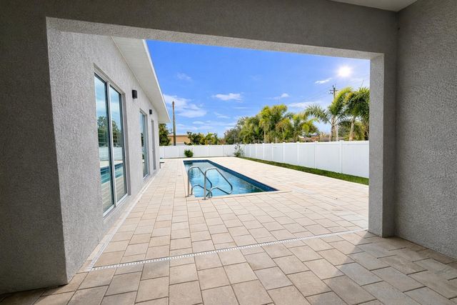 4524 RIVERWOOD AVENUE, Sarasota, FL 34231