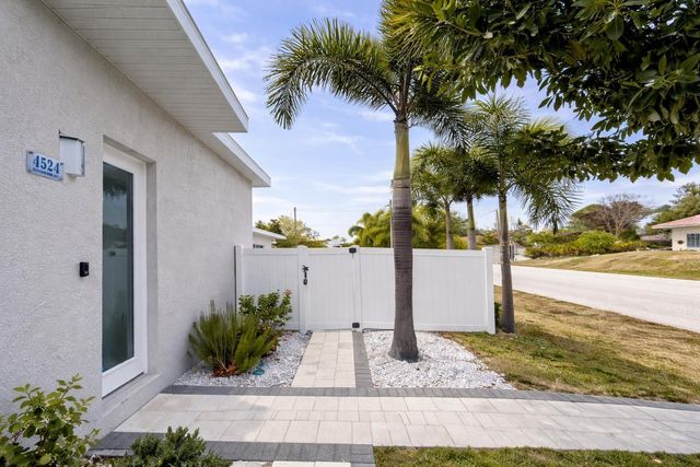 4524 RIVERWOOD AVENUE, Sarasota, FL 34231