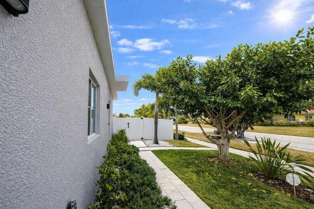 4524 RIVERWOOD AVENUE, Sarasota, FL 34231