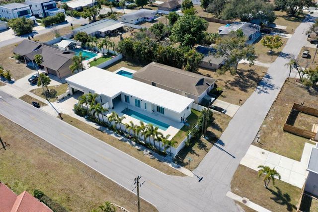 4524 RIVERWOOD AVENUE, Sarasota, FL 34231