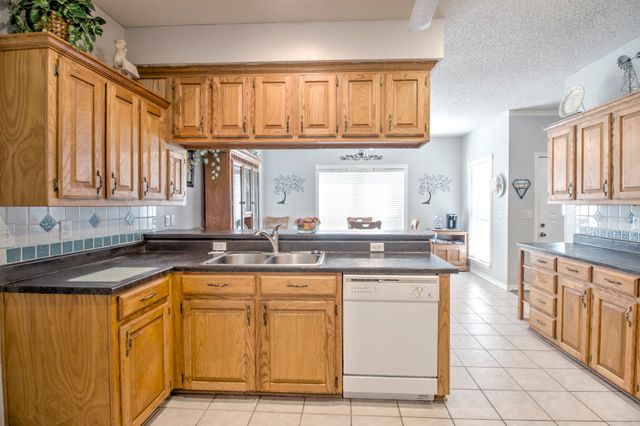 1219 Kiowa Drive E, Lake Kiowa, TX 76240