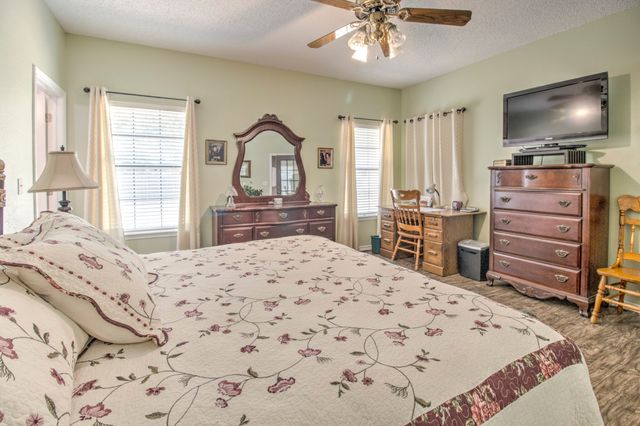 1219 Kiowa Drive E, Lake Kiowa, TX 76240