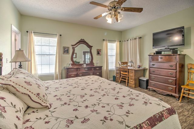 1219 Kiowa Drive E, Lake Kiowa, TX 76240