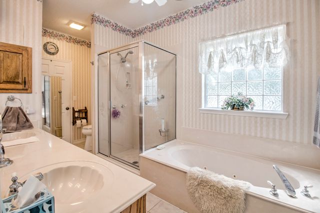 1219 Kiowa Drive E, Lake Kiowa, TX 76240