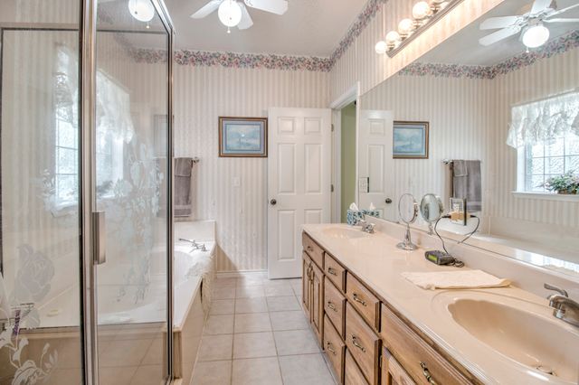 1219 Kiowa Drive E, Lake Kiowa, TX 76240