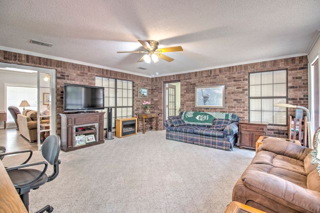 1219 Kiowa Drive E, Lake Kiowa, TX 76240